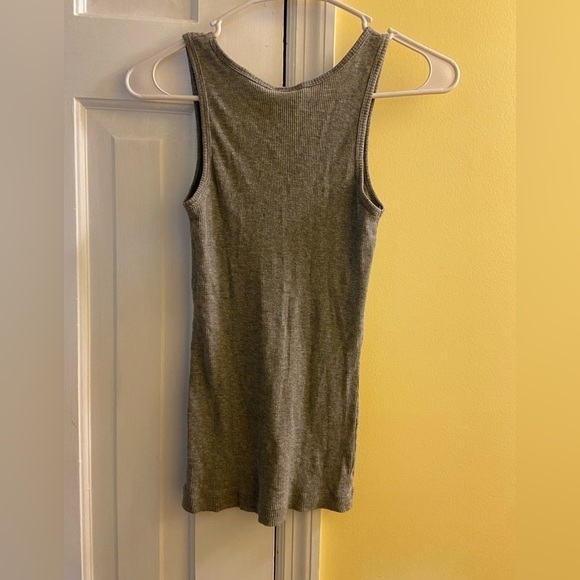 Womens Size Medium Gray Ribbed Sleeveless Tank Top - Picture 4 of 4